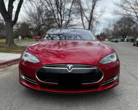 Червоний Тесла Модель С, об'ємом двигуна 0 л та пробігом 143 тис. км за 5000 $, фото 1 на Automoto.ua
