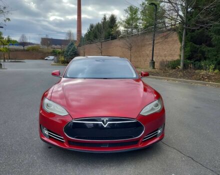Красный Тесла Модель С, объемом двигателя 0 л и пробегом 76 тыс. км за 9000 $, фото 1 на Automoto.ua