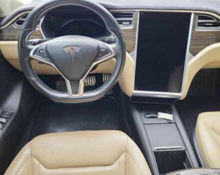 Красный Тесла Модель С, объемом двигателя 0 л и пробегом 75 тыс. км за 9500 $, фото 10 на Automoto.ua