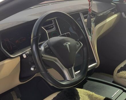 Красный Тесла Модель С, объемом двигателя 85 л и пробегом 135 тыс. км за 24300 $, фото 10 на Automoto.ua