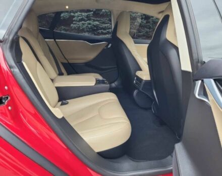 Красный Тесла Модель С, объемом двигателя 0 л и пробегом 75 тыс. км за 9500 $, фото 14 на Automoto.ua