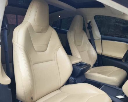 Красный Тесла Модель С, объемом двигателя 0 л и пробегом 75 тыс. км за 9500 $, фото 11 на Automoto.ua