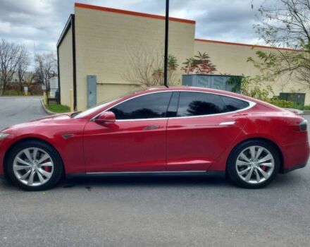 Красный Тесла Модель С, объемом двигателя 0 л и пробегом 75 тыс. км за 9500 $, фото 3 на Automoto.ua