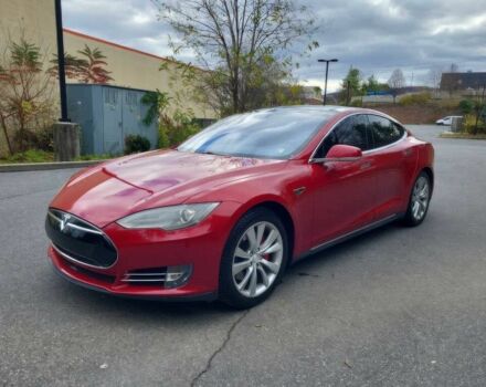 Красный Тесла Модель С, объемом двигателя 0 л и пробегом 75 тыс. км за 9500 $, фото 2 на Automoto.ua