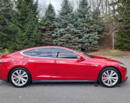 Красный Тесла Модель С, объемом двигателя 0 л и пробегом 75 тыс. км за 9500 $, фото 7 на Automoto.ua