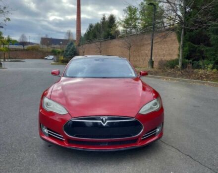 Красный Тесла Модель С, объемом двигателя 0 л и пробегом 75 тыс. км за 9500 $, фото 1 на Automoto.ua