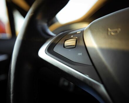 Червоний Тесла Модель С, об'ємом двигуна 0 л та пробігом 122 тис. км за 18500 $, фото 10 на Automoto.ua