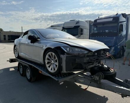 Красный Тесла Модель С, объемом двигателя 0 л и пробегом 104 тыс. км за 10805 $, фото 3 на Automoto.ua