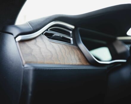 Червоний Тесла Модель С, об'ємом двигуна 0 л та пробігом 122 тис. км за 18500 $, фото 12 на Automoto.ua