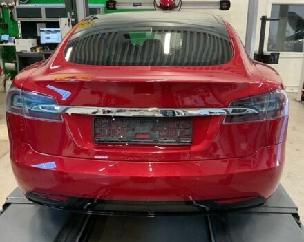 Красный Тесла Модель С, объемом двигателя 0 л и пробегом 160 тыс. км за 15900 $, фото 3 на Automoto.ua