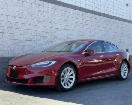 Красный Тесла Модель С, объемом двигателя 0 л и пробегом 60 тыс. км за 7000 $, фото 1 на Automoto.ua