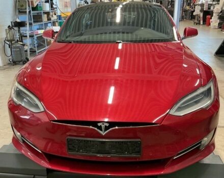 Красный Тесла Модель С, объемом двигателя 0 л и пробегом 160 тыс. км за 15900 $, фото 2 на Automoto.ua