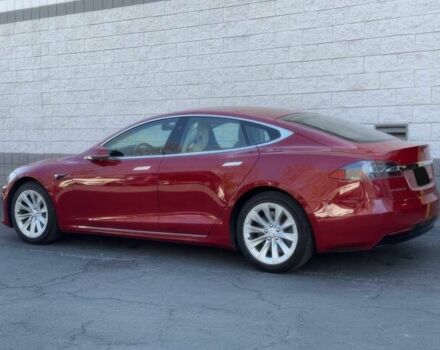 Красный Тесла Модель С, объемом двигателя 0 л и пробегом 60 тыс. км за 7000 $, фото 2 на Automoto.ua