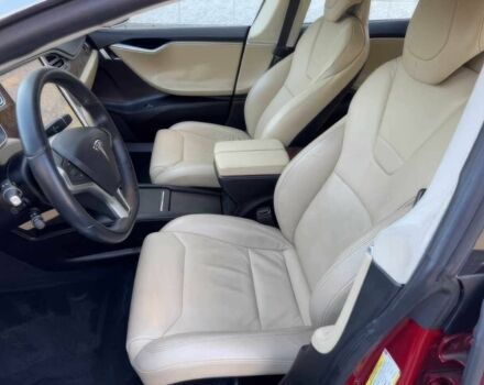 Красный Тесла Модель С, объемом двигателя 0 л и пробегом 70 тыс. км за 16700 $, фото 7 на Automoto.ua