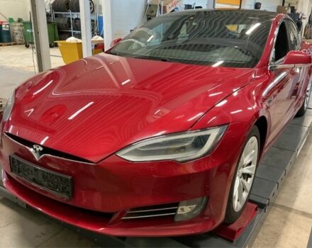 Красный Тесла Модель С, объемом двигателя 0 л и пробегом 160 тыс. км за 16300 $, фото 1 на Automoto.ua