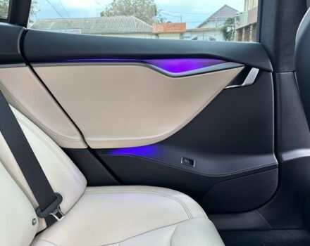 Червоний Тесла Модель С, об'ємом двигуна 0 л та пробігом 60 тис. км за 26800 $, фото 10 на Automoto.ua