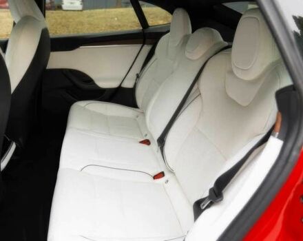 Красный Тесла Модель С, объемом двигателя 0 л и пробегом 20 тыс. км за 12500 $, фото 14 на Automoto.ua