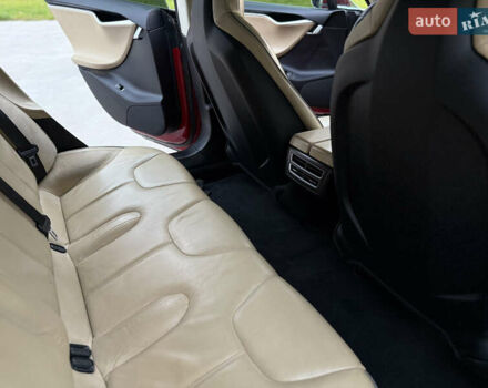 Красный Тесла Модель С, объемом двигателя 0 л и пробегом 319 тыс. км за 9500 $, фото 27 на Automoto.ua