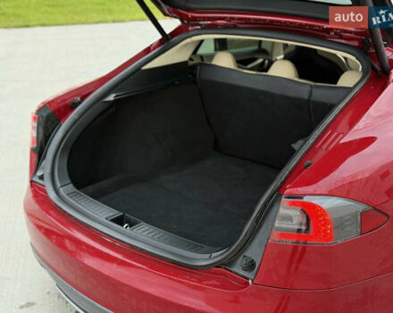 Красный Тесла Модель С, объемом двигателя 0 л и пробегом 319 тыс. км за 9500 $, фото 22 на Automoto.ua