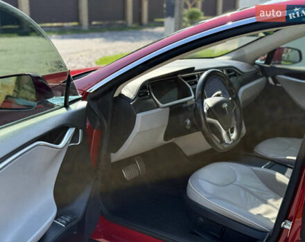 Тесла Модель С 2013 в Ивано-Франковске на Automoto.ua Красный Тесла Модель С, объемом двигателя 0 л и пробегом 178 тыс. км за 16350 $, фото 12 на Automoto.ua