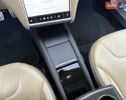 Красный Тесла Модель С, объемом двигателя 0 л и пробегом 319 тыс. км за 9500 $, фото 38 на Automoto.ua