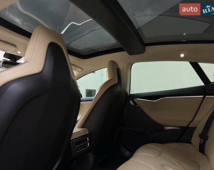 Красный Тесла Модель С, объемом двигателя 0 л и пробегом 319 тыс. км за 9500 $, фото 28 на Automoto.ua