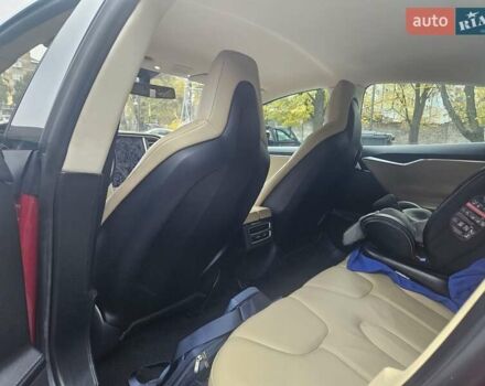 Червоний Тесла Модель С, об'ємом двигуна 0 л та пробігом 69 тис. км за 15988 $, фото 14 на Automoto.ua