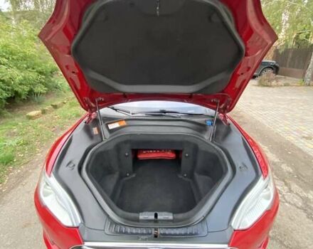 Красный Тесла Модель С, объемом двигателя 0 л и пробегом 179 тыс. км за 14800 $, фото 11 на Automoto.ua