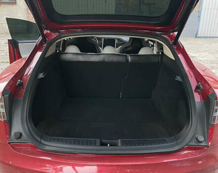 Красный Тесла Модель С, объемом двигателя 0 л и пробегом 199 тыс. км за 13500 $, фото 18 на Automoto.ua