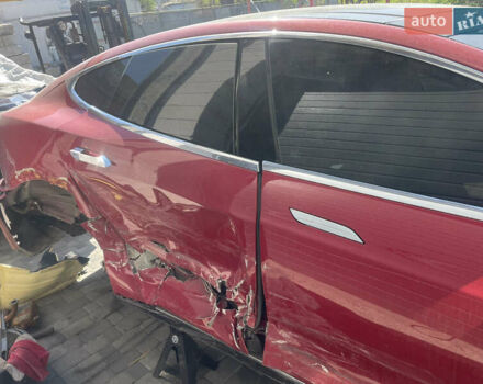 Красный Тесла Модель С, объемом двигателя 0 л и пробегом 215 тыс. км за 7900 $, фото 4 на Automoto.ua