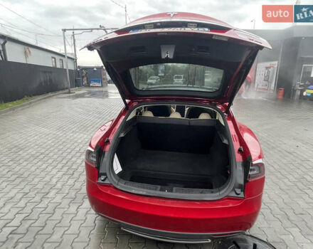 Красный Тесла Модель С, объемом двигателя 0 л и пробегом 306 тыс. км за 11500 $, фото 17 на Automoto.ua