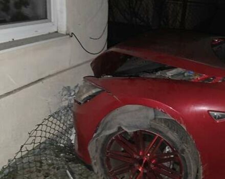 Червоний Тесла Модель С, об'ємом двигуна 0 л та пробігом 178 тис. км за 6500 $, фото 9 на Automoto.ua