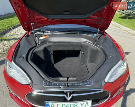 Тесла Модель С 2013 в Ивано-Франковске на Automoto.ua Красный Тесла Модель С, объемом двигателя 0 л и пробегом 178 тыс. км за 16350 $, фото 19 на Automoto.ua