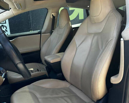 Красный Тесла Модель С, объемом двигателя 0 л и пробегом 306 тыс. км за 11500 $, фото 22 на Automoto.ua