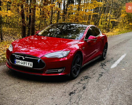 Красный Тесла Модель С, объемом двигателя 0 л и пробегом 150 тыс. км за 11862 $, фото 4 на Automoto.ua
