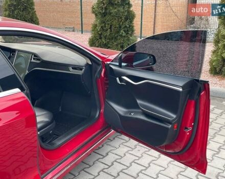 Червоний Тесла Модель С, об'ємом двигуна 0 л та пробігом 236 тис. км за 12999 $, фото 18 на Automoto.ua