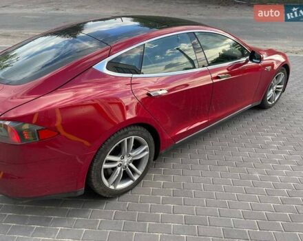 Тесла Модель С 2014 у Мукачеве на Automoto.ua Червоний Тесла Модель С, об'ємом двигуна 0 л та пробігом 129 тис. км за 13000 $, фото 14 на Automoto.ua