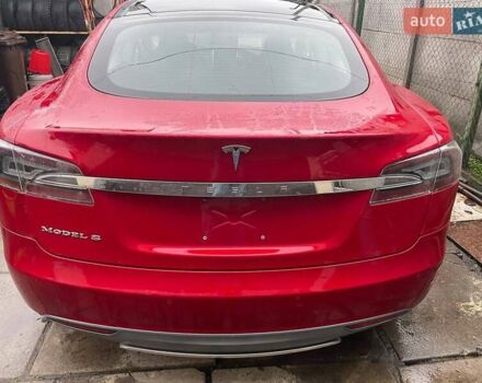Красный Тесла Модель С, объемом двигателя 0 л и пробегом 186 тыс. км за 11500 $, фото 2 на Automoto.ua