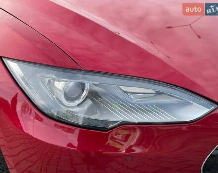 Красный Тесла Модель С, объемом двигателя 0 л и пробегом 236 тыс. км за 12999 $, фото 6 на Automoto.ua