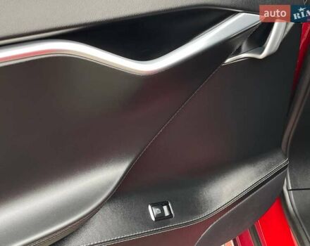 Червоний Тесла Модель С, об'ємом двигуна 0 л та пробігом 236 тис. км за 12999 $, фото 35 на Automoto.ua