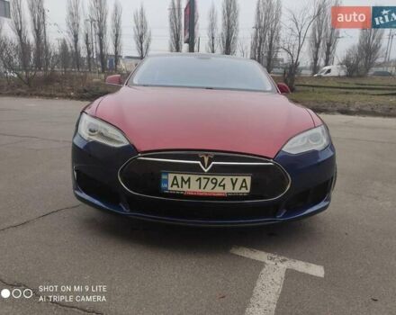 Красный Тесла Модель С, объемом двигателя 0 л и пробегом 248 тыс. км за 10500 $, фото 2 на Automoto.ua