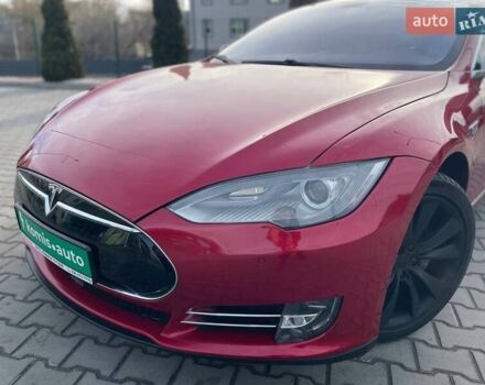 Красный Тесла Модель С, объемом двигателя 0 л и пробегом 236 тыс. км за 12999 $, фото 8 на Automoto.ua