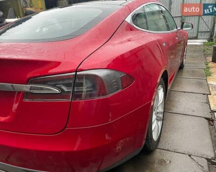Красный Тесла Модель С, объемом двигателя 0 л и пробегом 186 тыс. км за 11500 $, фото 3 на Automoto.ua