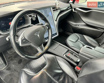 Красный Тесла Модель С, объемом двигателя 0 л и пробегом 125 тыс. км за 20999 $, фото 10 на Automoto.ua
