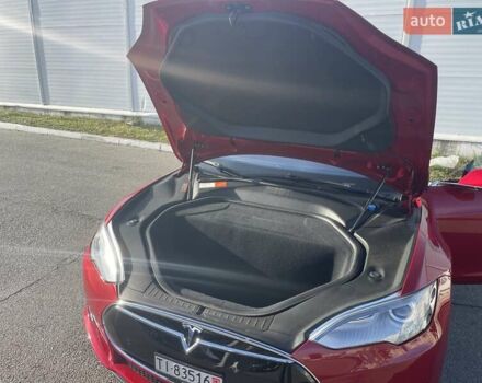 Красный Тесла Модель С, объемом двигателя 0 л и пробегом 108 тыс. км за 13900 $, фото 15 на Automoto.ua