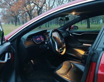 Красный Тесла Модель С, объемом двигателя 0 л и пробегом 274 тыс. км за 14900 $, фото 5 на Automoto.ua