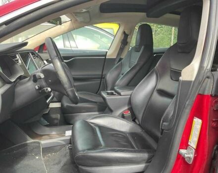 Красный Тесла Модель С, объемом двигателя 0 л и пробегом 322 тыс. км за 9990 $, фото 4 на Automoto.ua