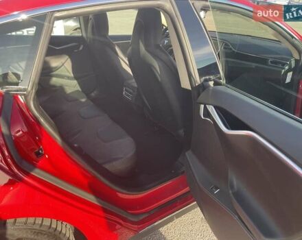 Красный Тесла Модель С, объемом двигателя 0 л и пробегом 108 тыс. км за 13900 $, фото 10 на Automoto.ua