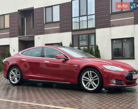 Красный Тесла Модель С, объемом двигателя 0 л и пробегом 188 тыс. км за 15300 $, фото 3 на Automoto.ua