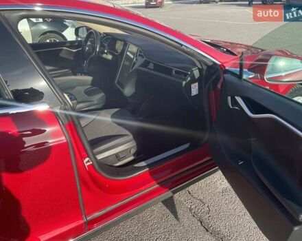 Красный Тесла Модель С, объемом двигателя 0 л и пробегом 108 тыс. км за 13900 $, фото 6 на Automoto.ua
